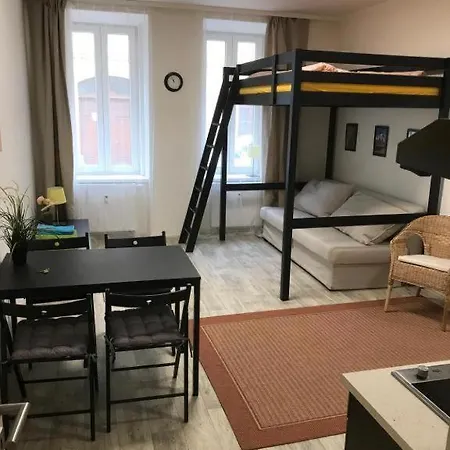 Apartmans With Parking Near Center Apartman *