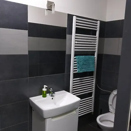 Apartamento Apartmans With Parking Near Center