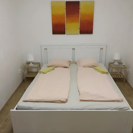 Apartmans With Parking Near Center Apartment